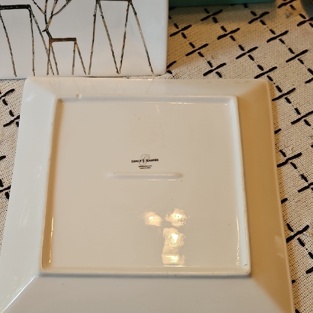 Set of Large White Square Plates with Gold Reindeer Design - Picture 9 of 15